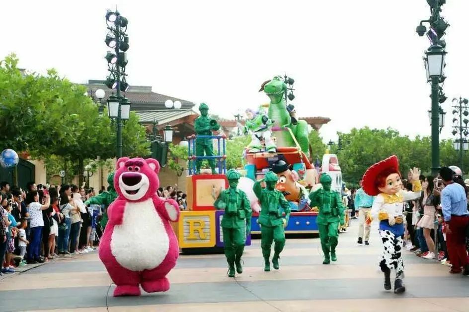 Shanghai Disneyland Parade