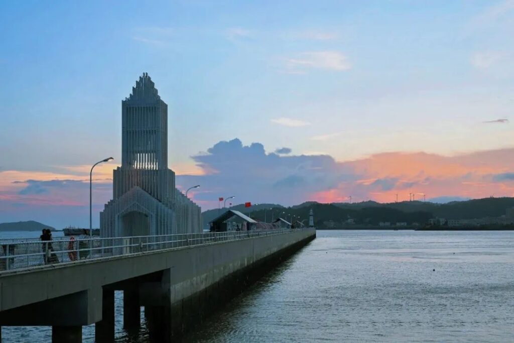 Escape to the Enchanting Islands of Dongtou, Wenzhou: A Weekend Getaway with Stunning Coastal Views and Charming Fishing Villages