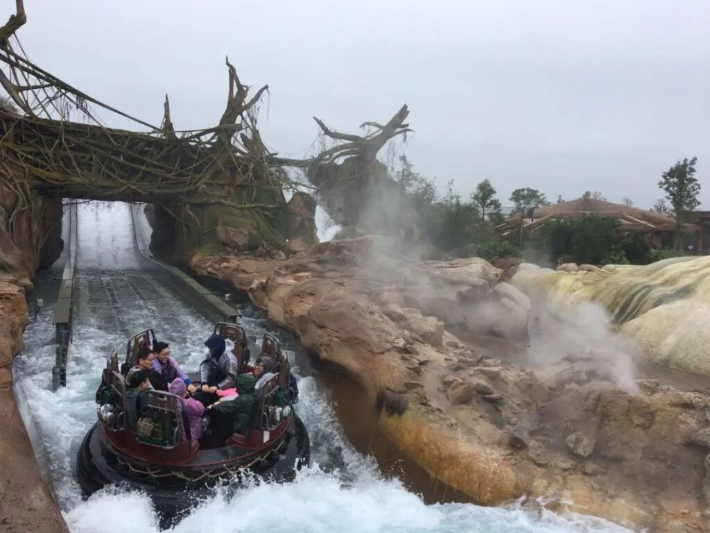 Shanghai Disneyland Roaring Rapids