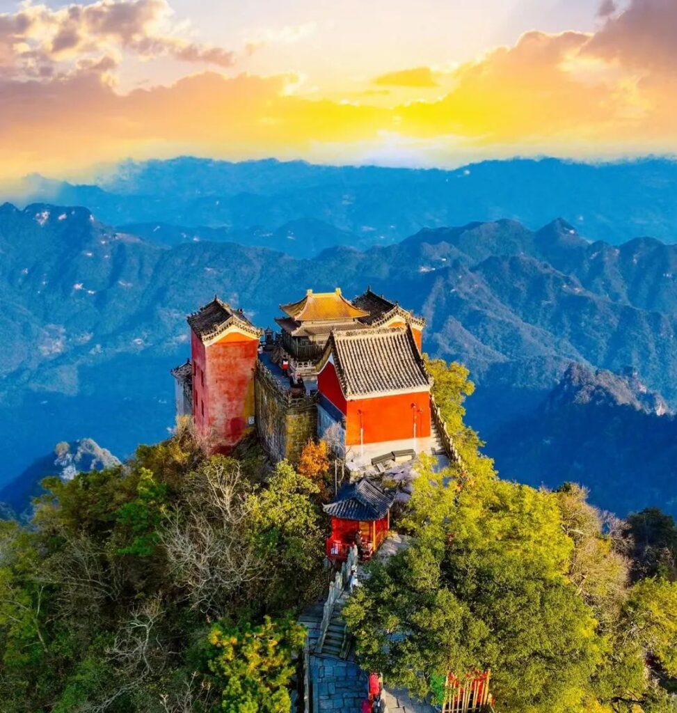 Wudang Mountain: China’s Most Profitable Mountain, Raking in 8 Billion Yuan Annually with a 259 Yuan Entrance Fee – 4 Times More than Huangshan!