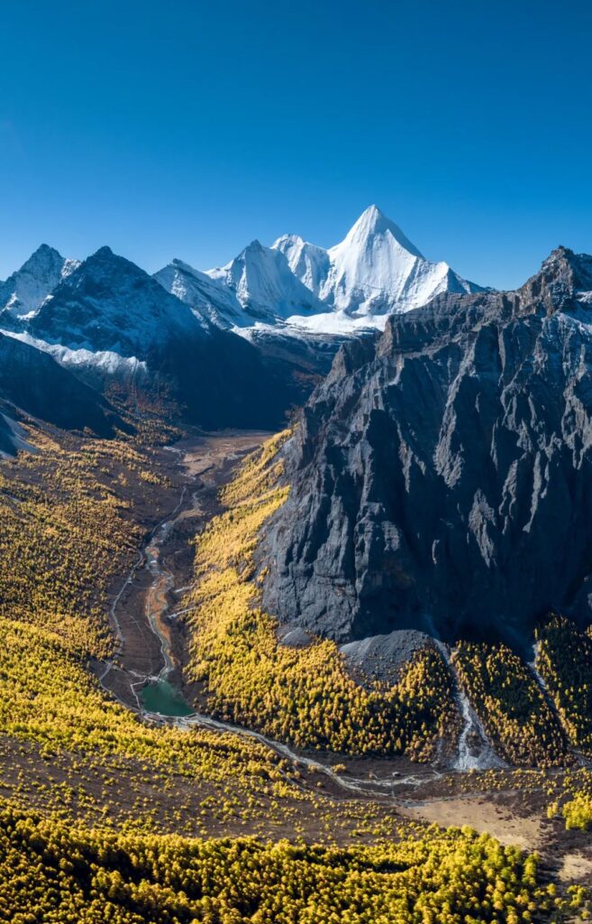 The Three Sacred Mountains of Daocheng Yading, Sichuan: A Glimpse into China’s Real-Life Shangri-La!