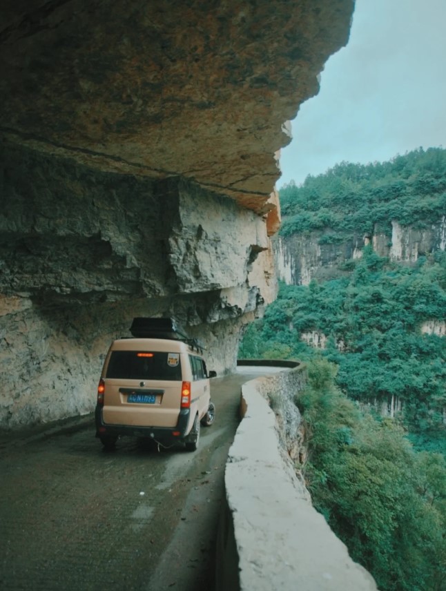 China's 7 Most Heart-Stopping Cliff-Hanging Roads