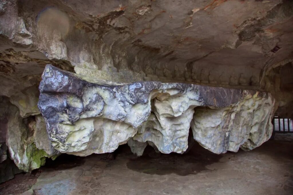 Ancient Stone Cave Art Feilai Peak Hangzhou