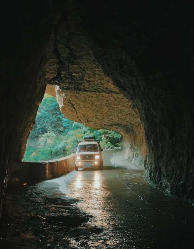 China's 7 Most Heart-Stopping Cliff-Hanging Roads