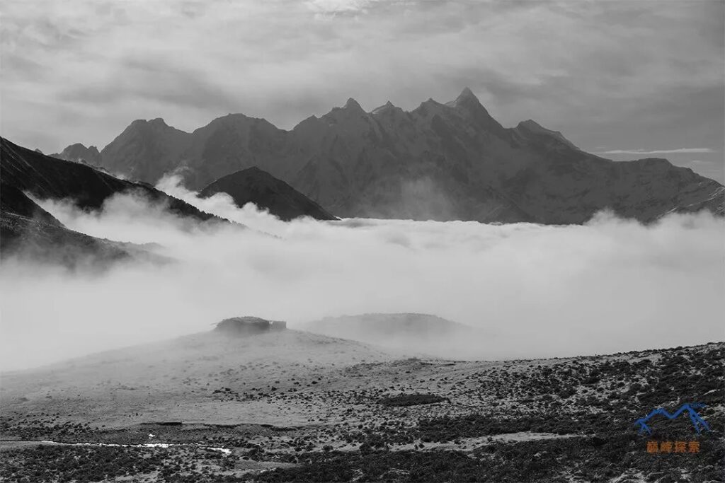 Namcha Barwa Above the Clouds↑