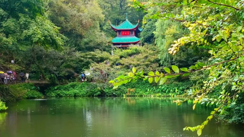 Immersing in the Charm of Yuelu Mountain, Changsha: A Rainy Day Adventure