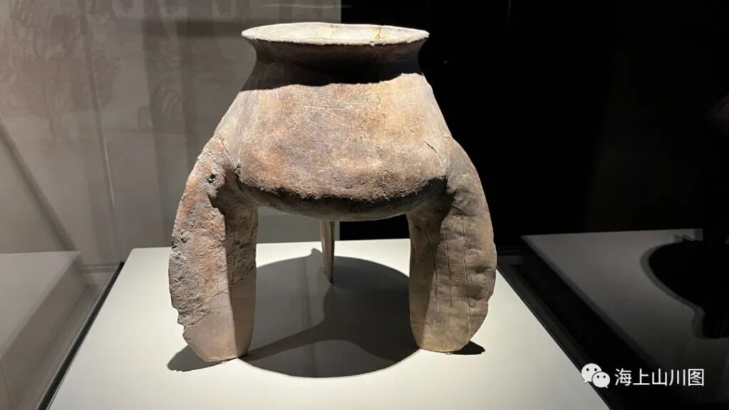 A pottery tripod with fish-fin legs from the Qianshanyang culture period. Shanghai History Museum