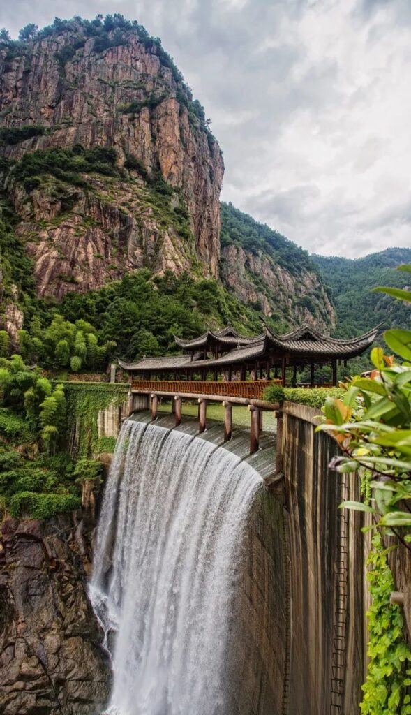 Tiantai Mountain Waterfall