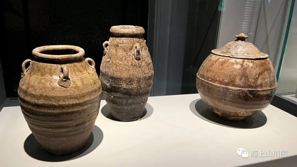 A Han vase from the Southern Song Dynasty, which records the history of Han Shizhong leading the Han army to resist the Jin in Shanghai. Shanghai History Museum