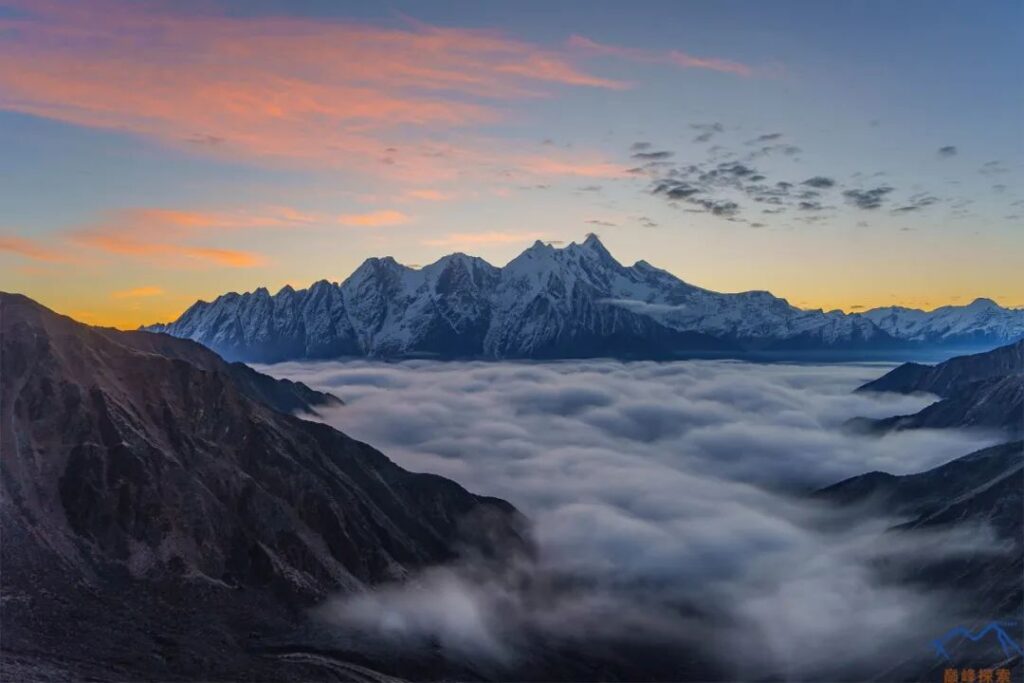 Sunrise and Sea of Clouds at Cuonuo↑