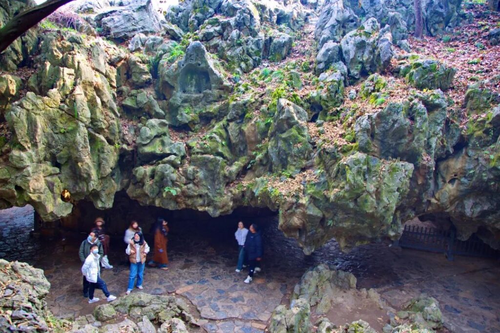 Ancient Stone Cave Art Feilai Peak Hangzhou