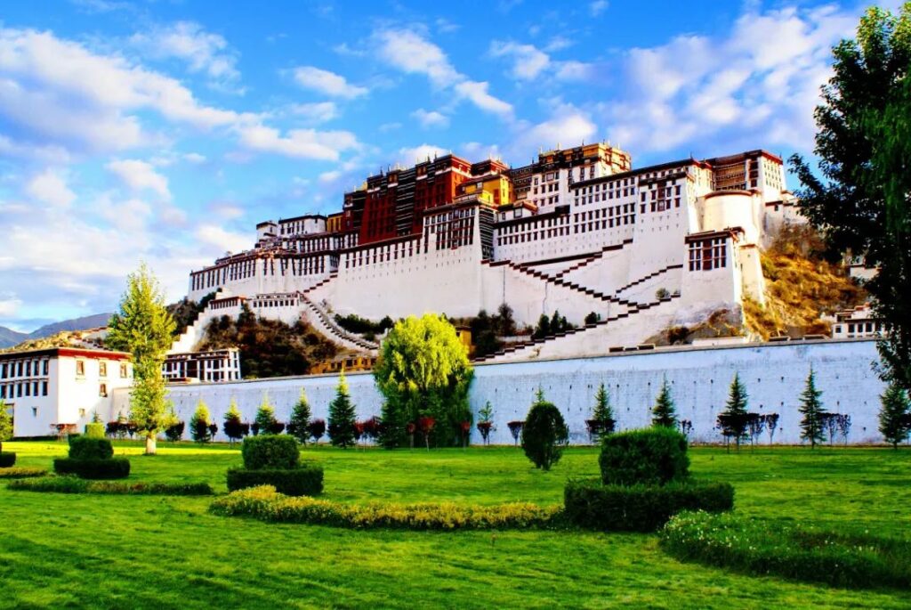 Unveiling the Majestic Potala Palace: A Soul-Stirring Journey to the Roof of the World