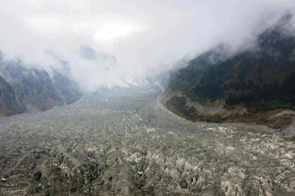 Hailuogou Glacier