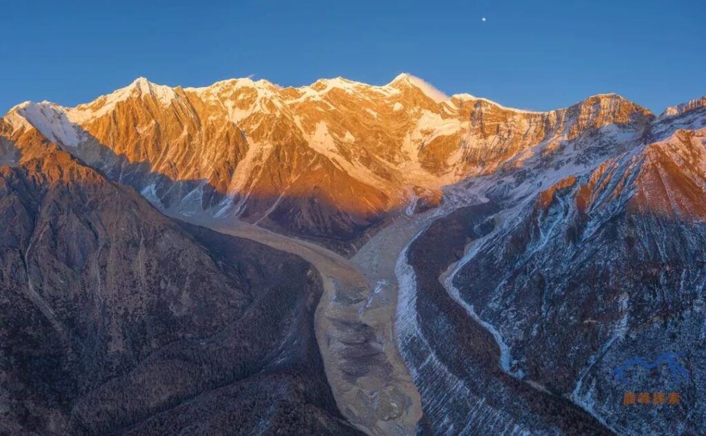 Aerial View of Zelongnong Glacier and Namcha Barwa↑