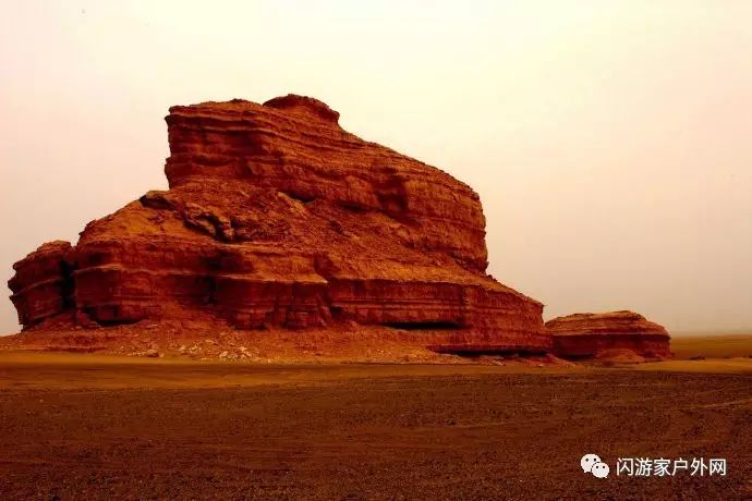 Sanlong Sha: A Fleet of Stone Ships Sailing the Gobi – One of China’s Three Most Beautiful Yardangs