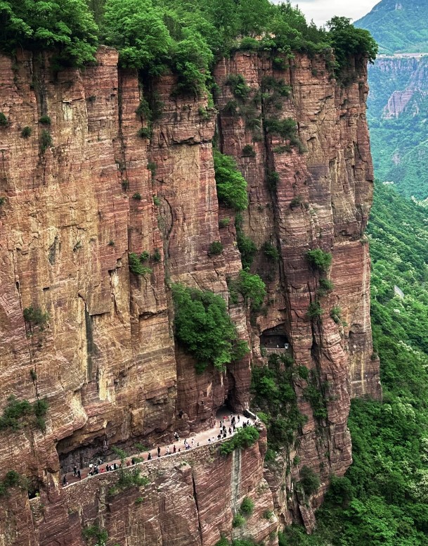 China's 7 Most Heart-Stopping Cliff-Hanging Roads