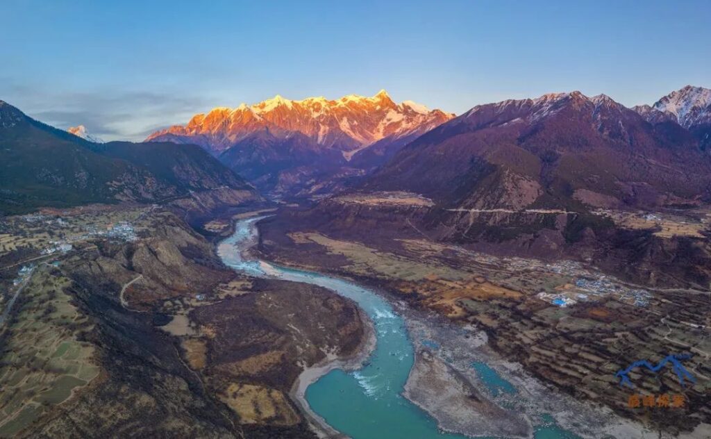 Aerial View of Yarlung Tsangpo and Namcha Barwa↑