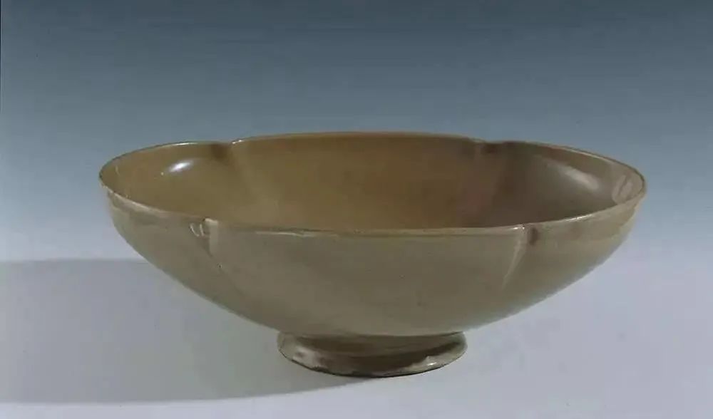 Shanghai Museum Yue Kiln Celadon Bowl in Begonia Shape