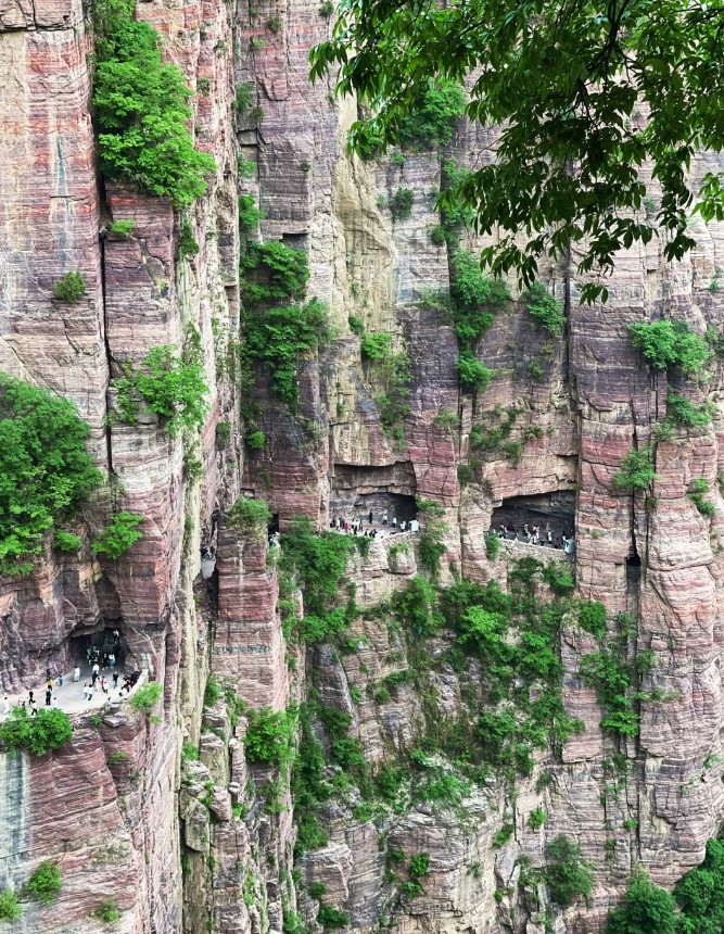 China's 7 Most Heart-Stopping Cliff-Hanging Roads