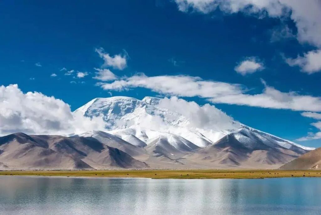 Karakul Lake