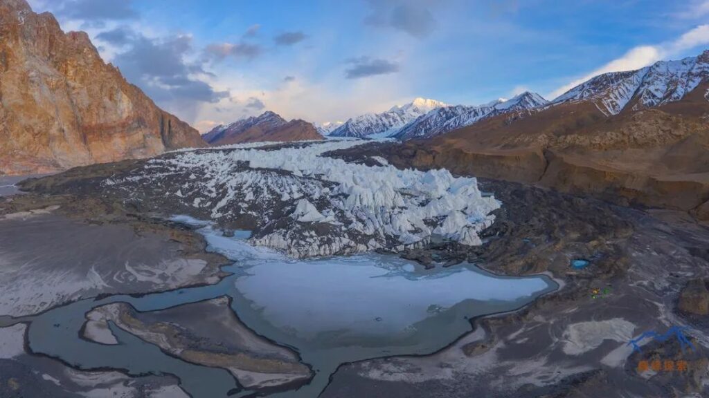 Cascading glacier ↑