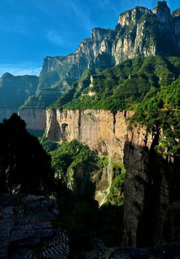 China's 7 Most Heart-Stopping Cliff-Hanging Roads