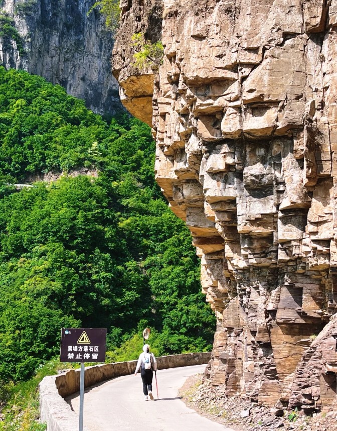 China's 7 Most Heart-Stopping Cliff-Hanging Roads